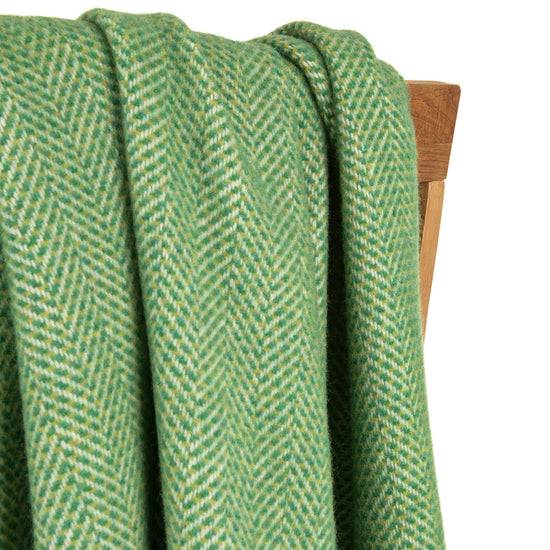 
                  
                    Landhausdecke "GREEN HERRINGBONE"
                  
                