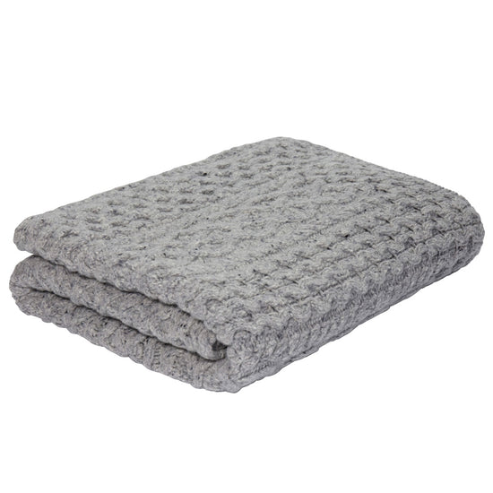 
                  
                    Strickdecke mit Zopfmuster
                  
                