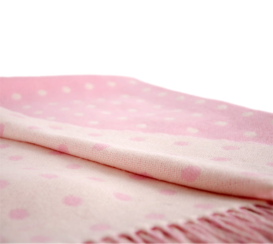 
                  
                    Rosa gepunktete Babydecke, sehr weich
                  
                