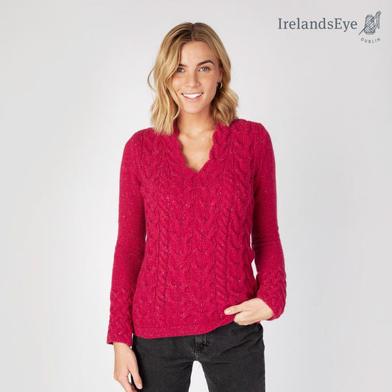 
                  
                    Roter Zopfpullover, V-Ausschnitt
                  
                