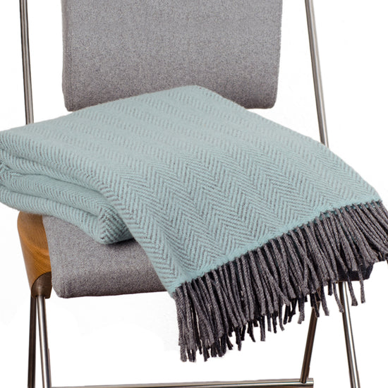 
                  
                    Lange Fischgrätdecke, Mint/Grau, extra lang
                  
                