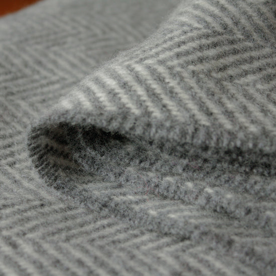 
                  
                    Fischgrätdecke mittelgrau
                  
                