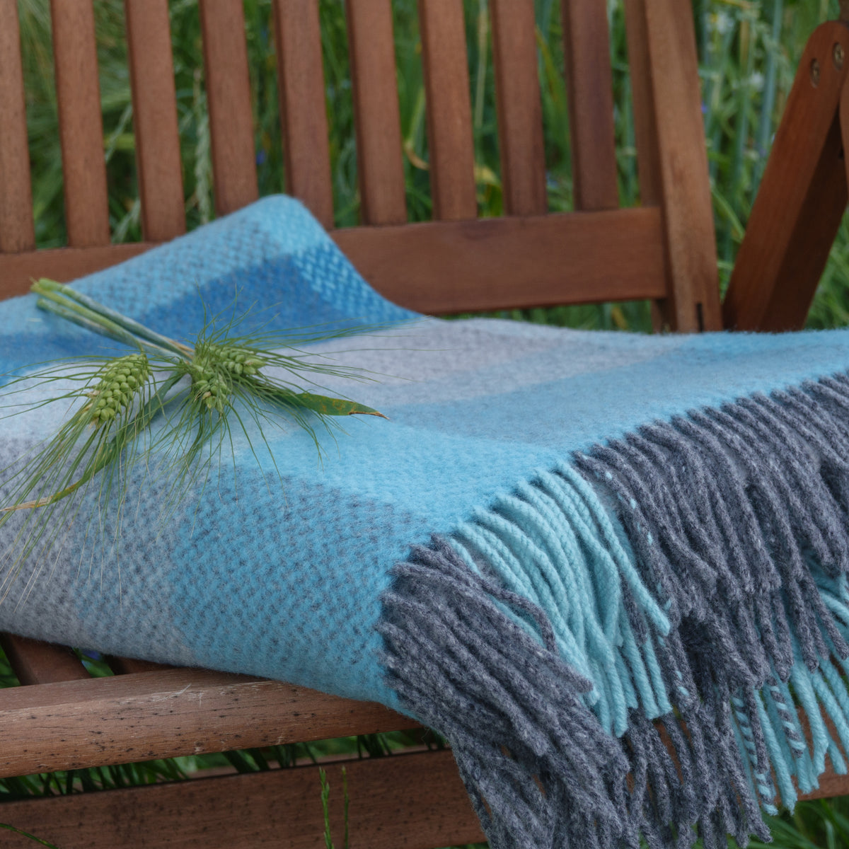 Wolldecke aus Merino/Cashmere, grau, petrol, türkis – Die Wolldecke