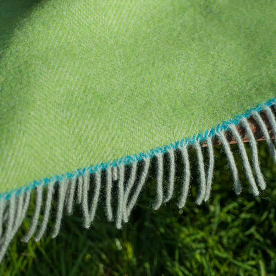 
                  
                    Schurwolldecke MADDIE
                  
                