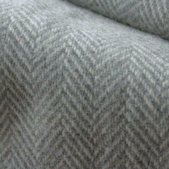 
                  
                    Fischgrätdecke mittelgrau
                  
                