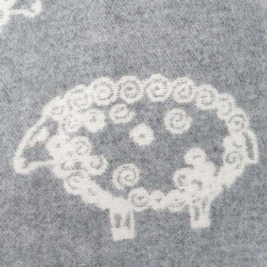 
                  
                    Kinderwagendecke aus Lammwolle "Das kleine Lamm"
                  
                