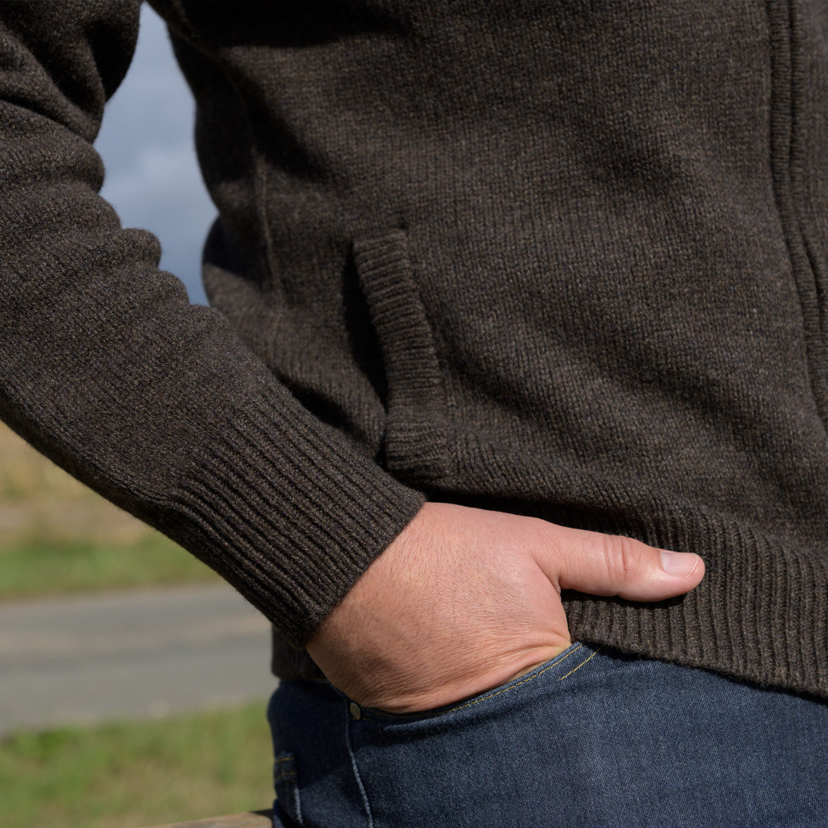 Herren-Strickjacke in Braun – Die Wolldecke