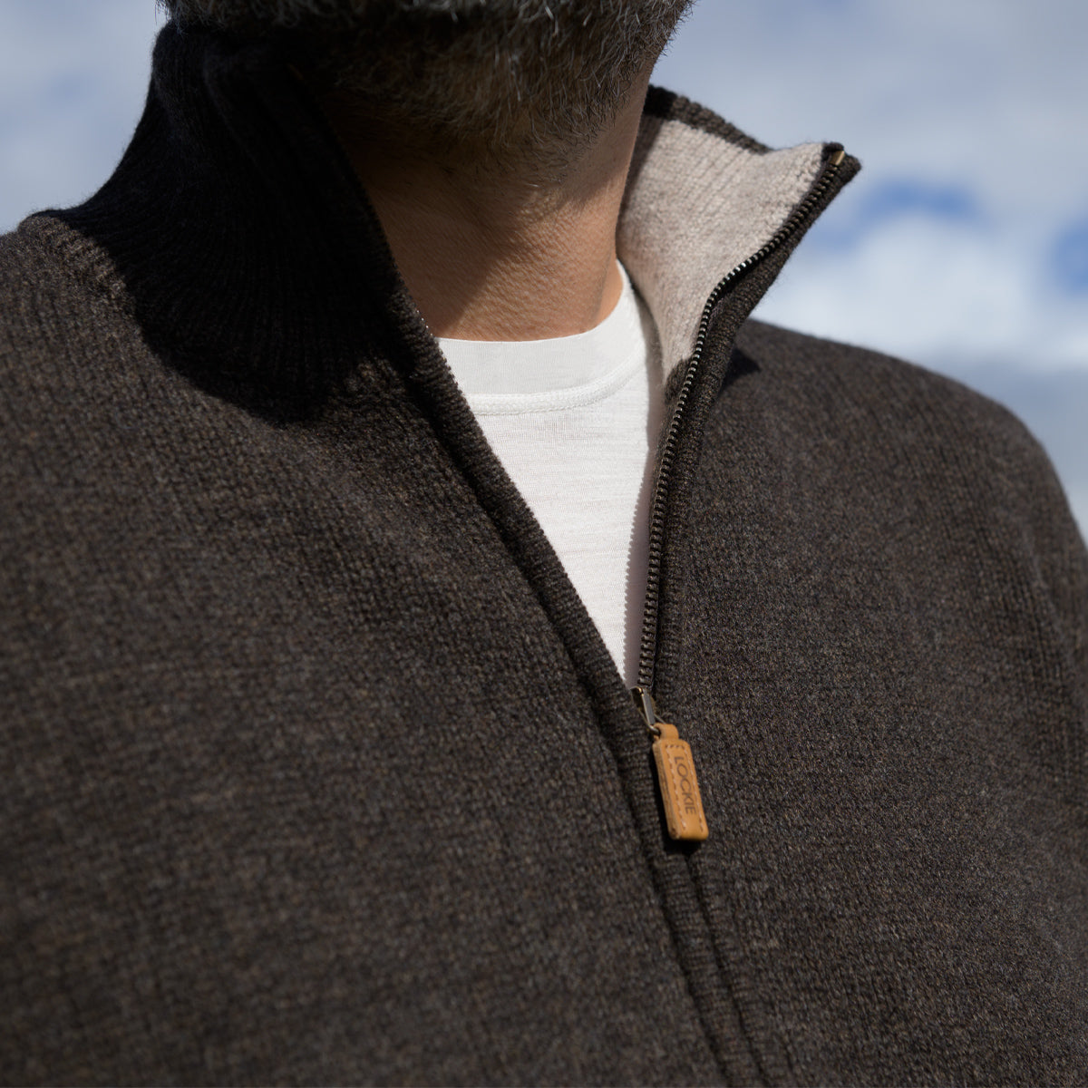 Herren-Strickjacke in Braun – Die Wolldecke