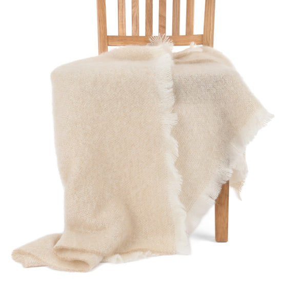 
                  
                    Kleine Mohairdecke "SINÉAD"
                  
                