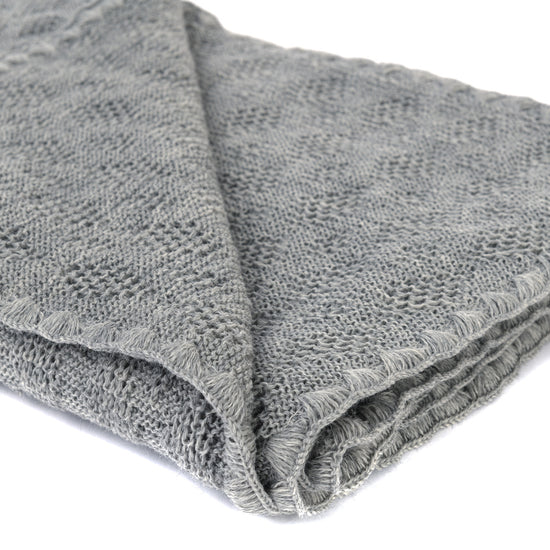 
                  
                    Daisy - Weiche gestrickte Woll-Babydecke aus Bio-Schurwolle
                  
                