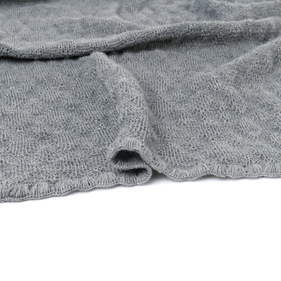 
                  
                    Daisy - Weiche gestrickte Woll-Babydecke aus Bio-Schurwolle
                  
                