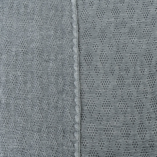 
                  
                    Daisy - Weiche gestrickte Woll-Babydecke aus Bio-Schurwolle
                  
                