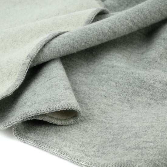 
                  
                    Kniedecke "DANA"- Zweifarbige Walkdecke
                  
                