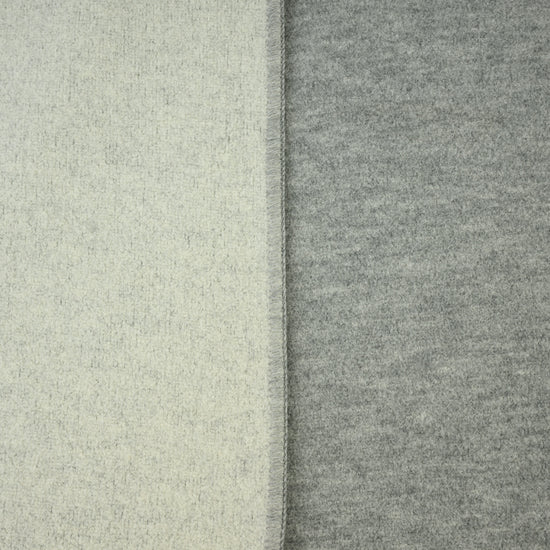 
                  
                    Kniedecke "DANA"- Zweifarbige Walkdecke
                  
                