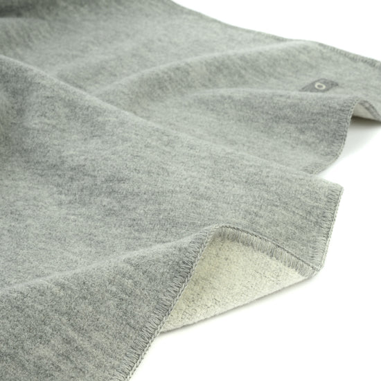 
                  
                    Kniedecke "DANA"- Zweifarbige Walkdecke
                  
                