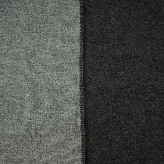 
                  
                    Kniedecke "DANA"- Zweifarbige Walkdecke
                  
                