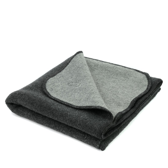 
                  
                    Kniedecke "DANA"- Zweifarbige Walkdecke
                  
                