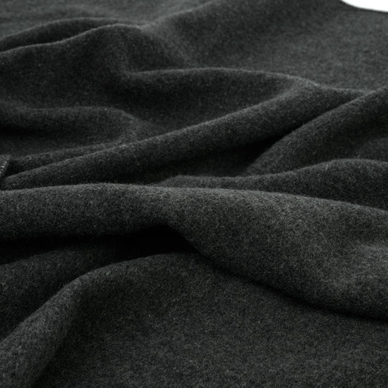 
                  
                    Kniedecke "DANA"- Zweifarbige Walkdecke
                  
                