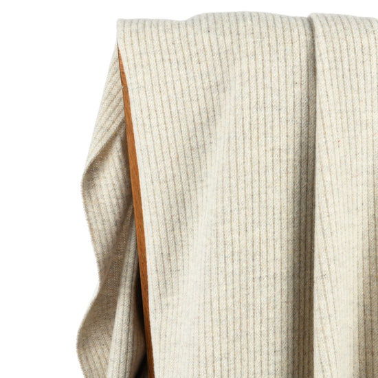 
                  
                    Lammwollplaid mit feinen Streifen "LUZERN"
                  
                