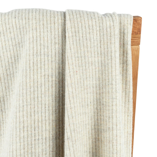 
                  
                    Lammwollplaid mit feinen Streifen "LUZERN"
                  
                