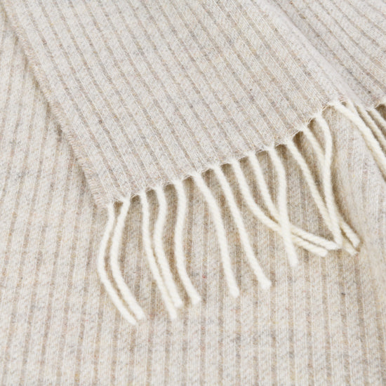 
                  
                    Lammwollplaid mit feinen Streifen "LUZERN"
                  
                