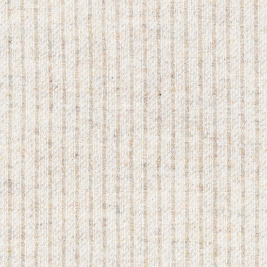 
                  
                    Lammwollplaid mit feinen Streifen "LUZERN"
                  
                