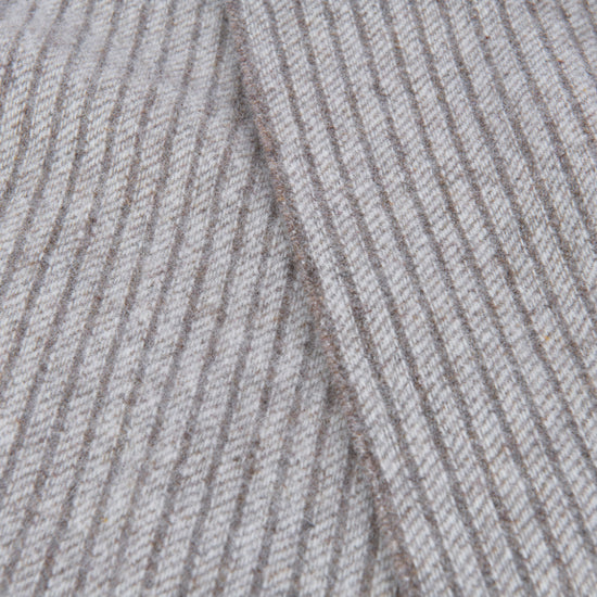 
                  
                    Lammwollplaid mit feinen Streifen "LUZERN"
                  
                