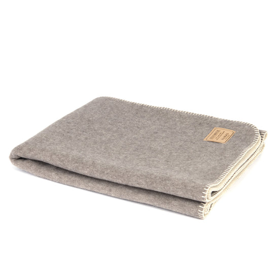 
                  
                    Kniedecke aus Lammwolle "LUNA"
                  
                