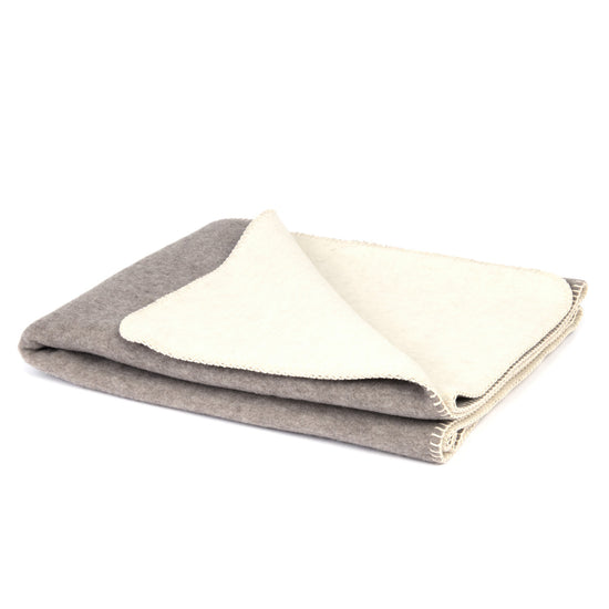 
                  
                    Kniedecke aus Lammwolle "LUNA"
                  
                