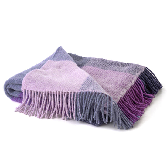 
                  
                    Wolldecke "Lila Traum"
                  
                