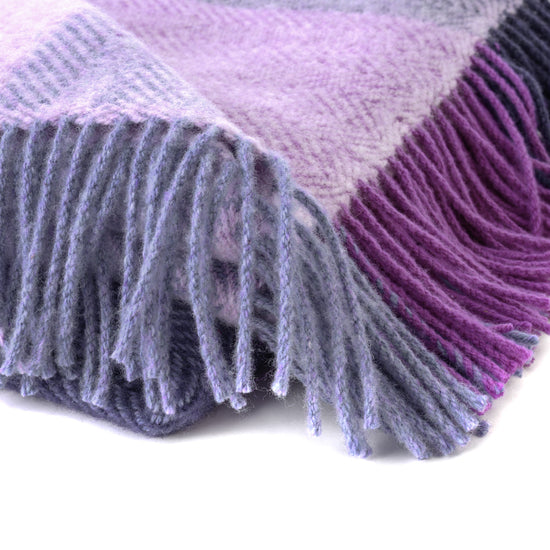 
                  
                    Wolldecke "Lila Traum"
                  
                