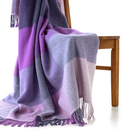 
                  
                    Wolldecke "Lila Traum"
                  
                