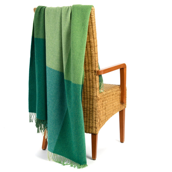 
                  
                    Edle Lammwolldecke "Green Fields"
                  
                