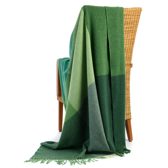 
                  
                    Edle Lammwolldecke "Green Fields"
                  
                