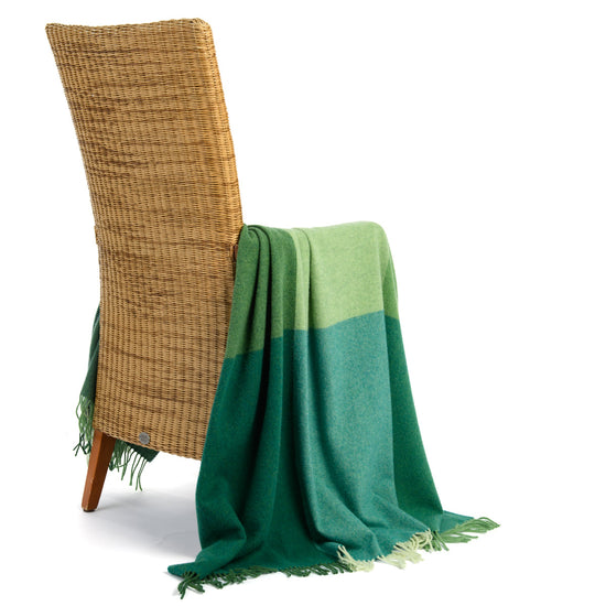 
                  
                    Edle Lammwolldecke "Green Fields"
                  
                