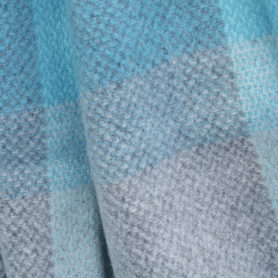 
                  
                    Kuscheldecke, grau/petrol/türkis
                  
                