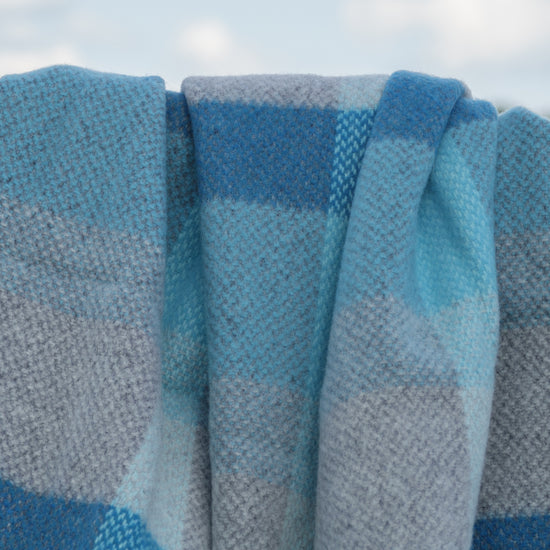 
                  
                    Kuscheldecke, grau/petrol/türkis
                  
                