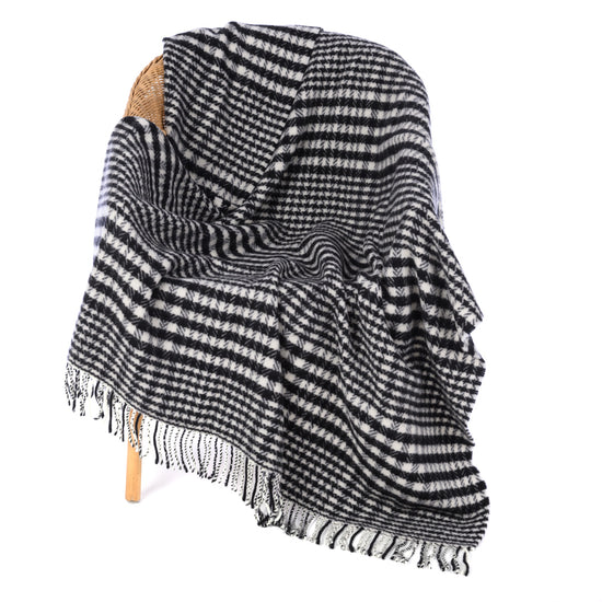 
                  
                    Wolldecke, Schwarz-Weiß
                  
                