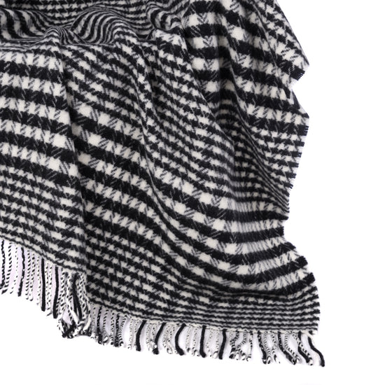 
                  
                    Wolldecke, Schwarz-Weiß
                  
                