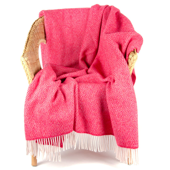 
                  
                    Wolldecke, rotes Fischgrätmuster, extra lang
                  
                