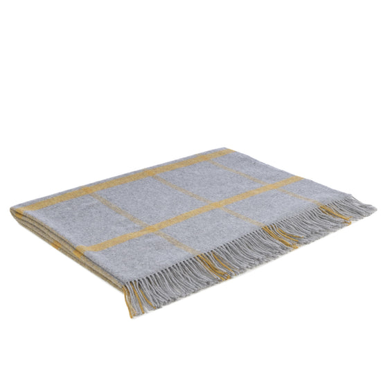 
                  
                    Große graue Lambswooldecke, gelbe Streifen
                  
                