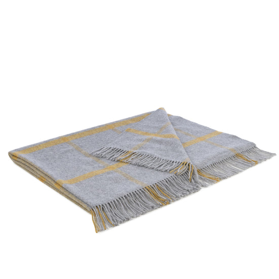 
                  
                    Große graue Lambswooldecke, gelbe Streifen
                  
                