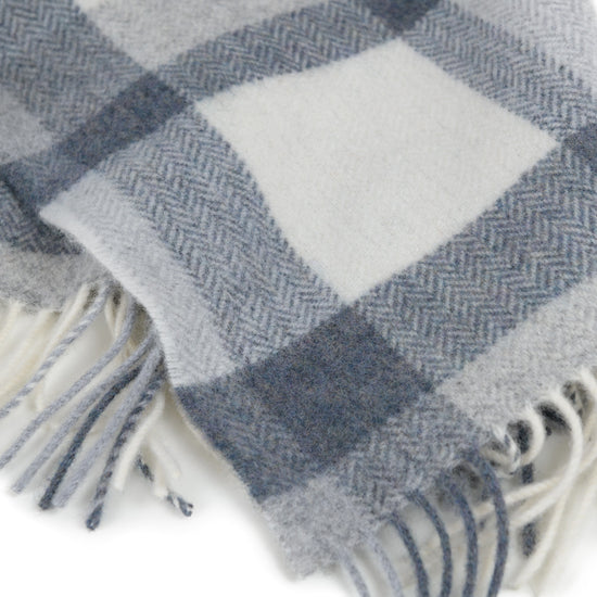 
                  
                    Große Lammwolldecke "5 Shades of Grey"
                  
                