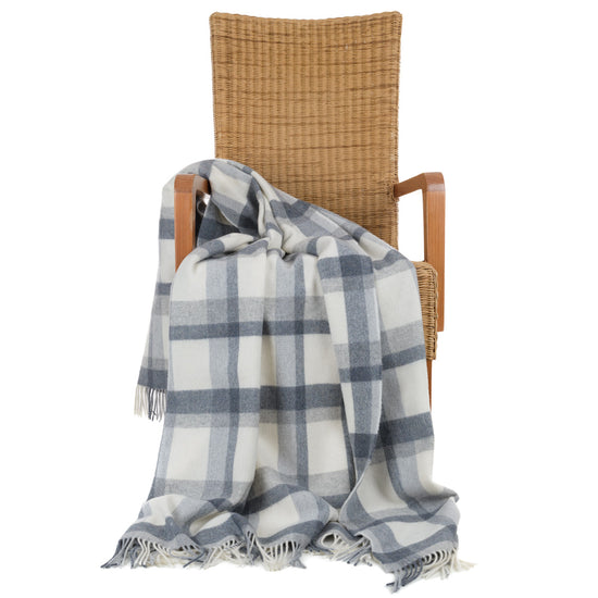 
                  
                    Große Lammwolldecke "5 Shades of Grey"
                  
                