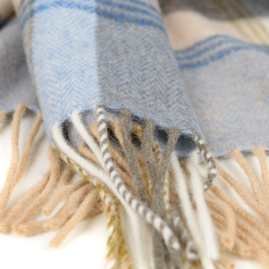 
                  
                    Feine Lammwolldecke "Betty"
                  
                