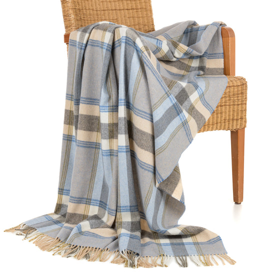 
                  
                    Feine Lammwolldecke "Betty"
                  
                