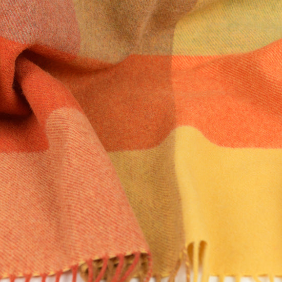 
                  
                    Farbenfrohe Lammwolldecke "CANDY"
                  
                