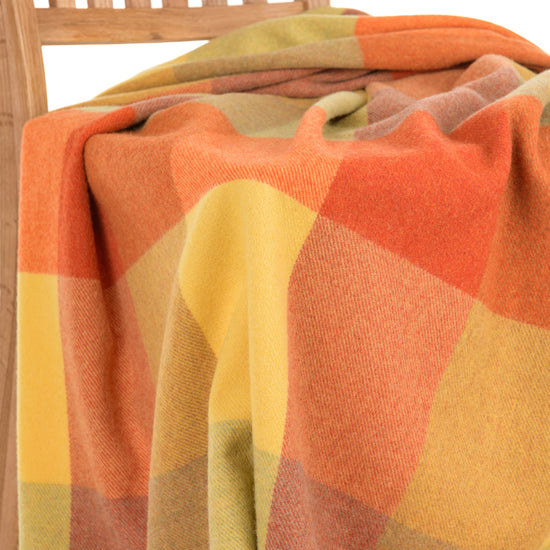 
                  
                    Farbenfrohe Lammwolldecke "CANDY"
                  
                