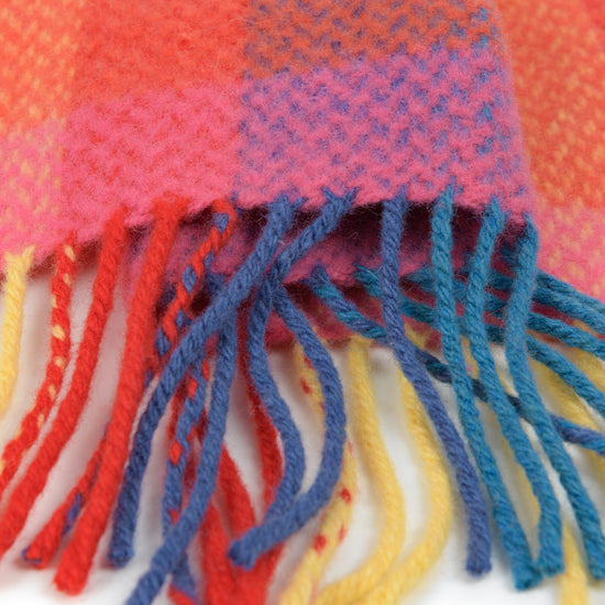 
                  
                    Fröhliche Wohndecke
                  
                