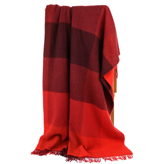 
                  
                    "Shades of Red" – weiche Wolldecke mit Kaschmir
                  
                